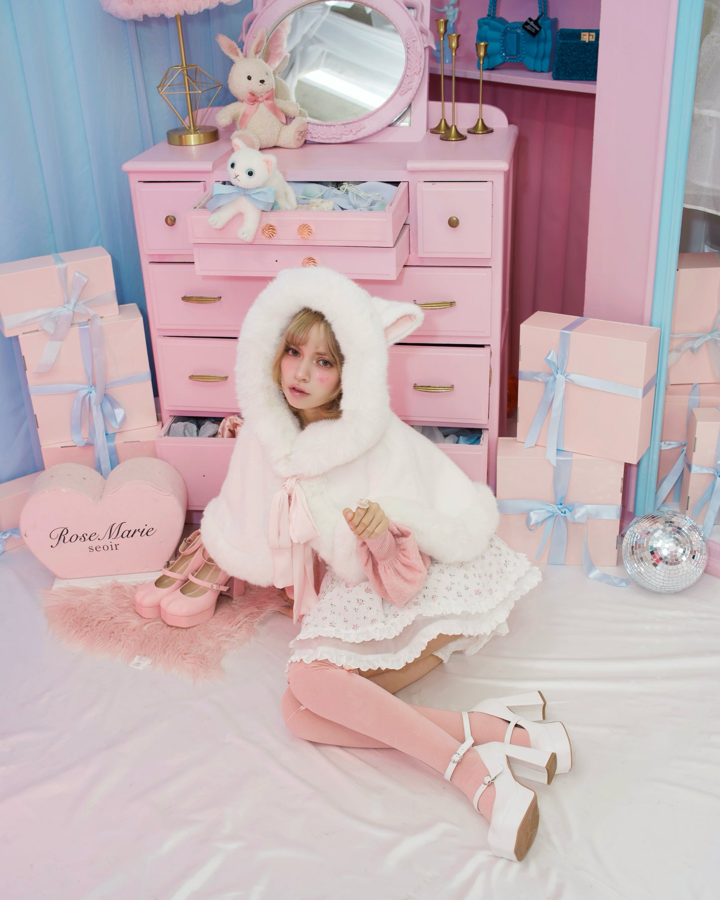 Little Kitten Cape - White // PREORDER