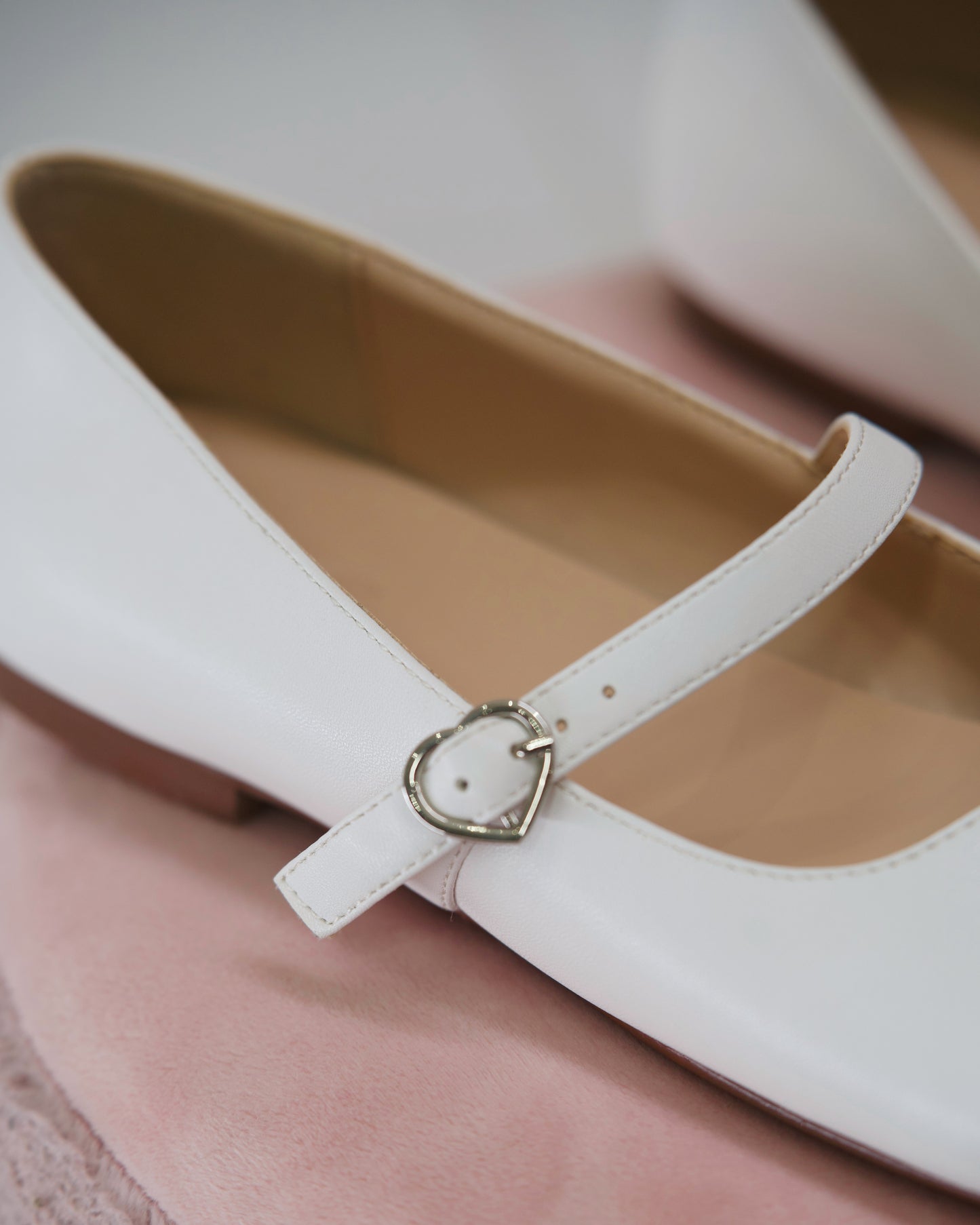 Kitty Flats White