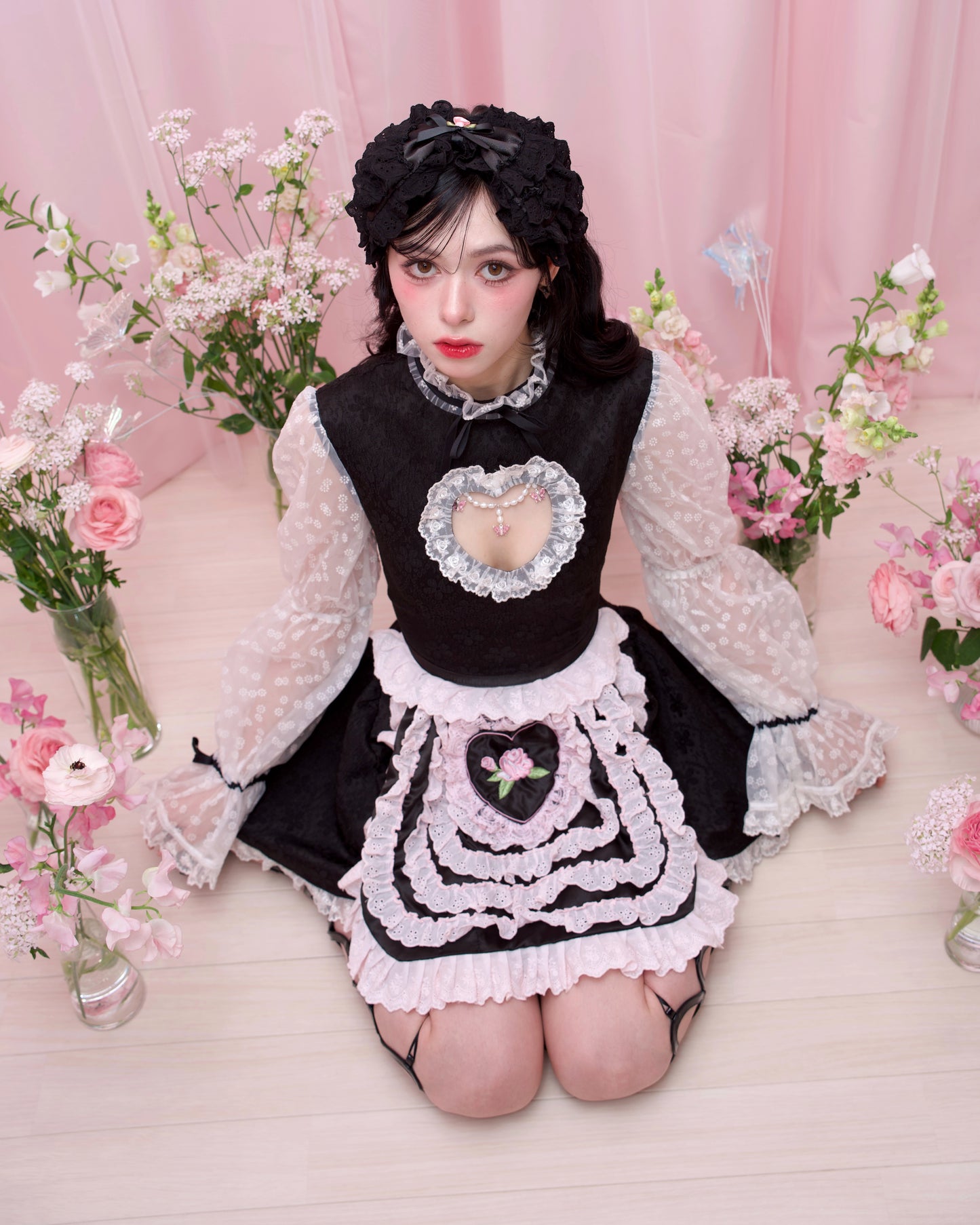 Blushing Petal Puff Headdress - Black