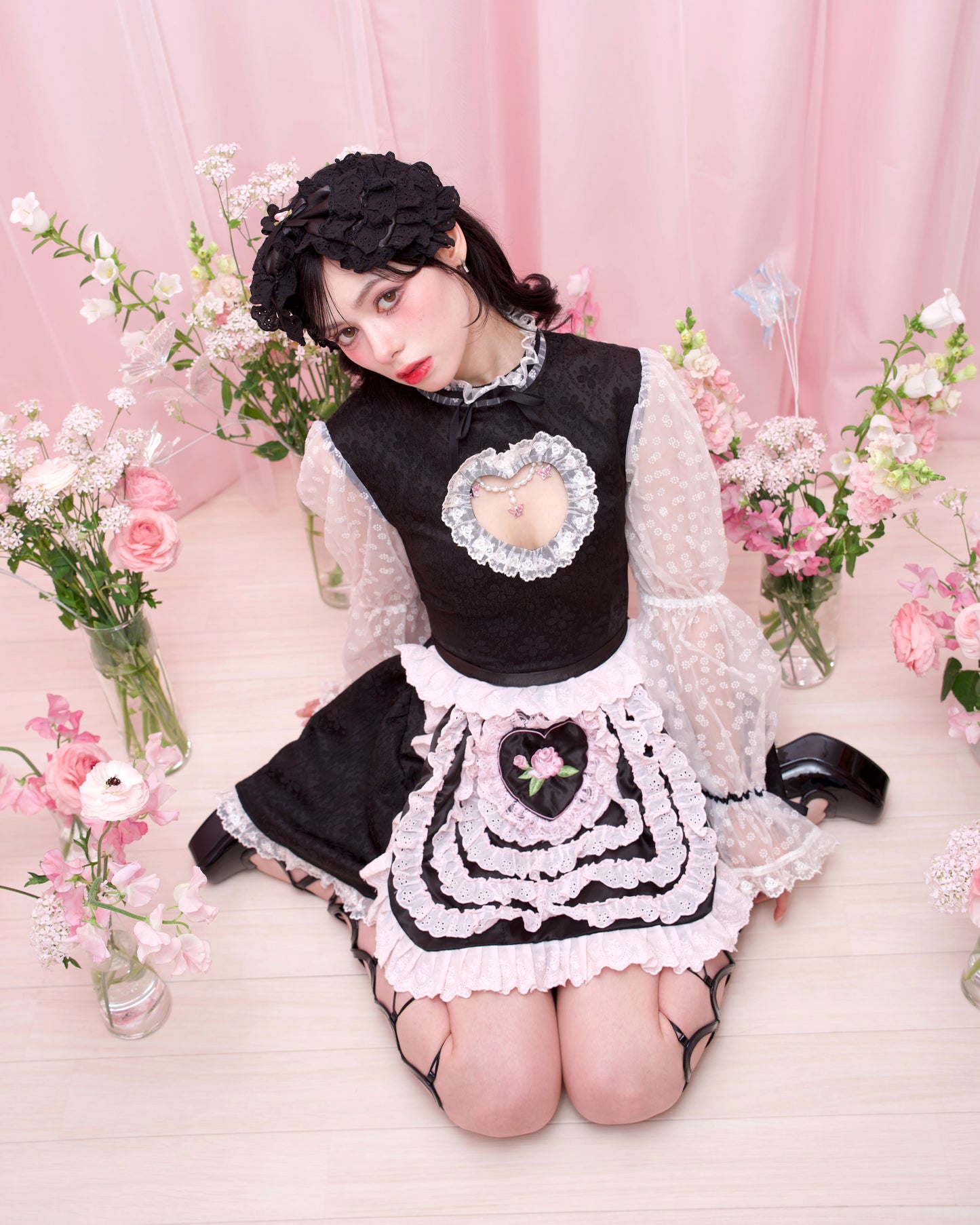 Blushing Petal Puff Headdress - Black