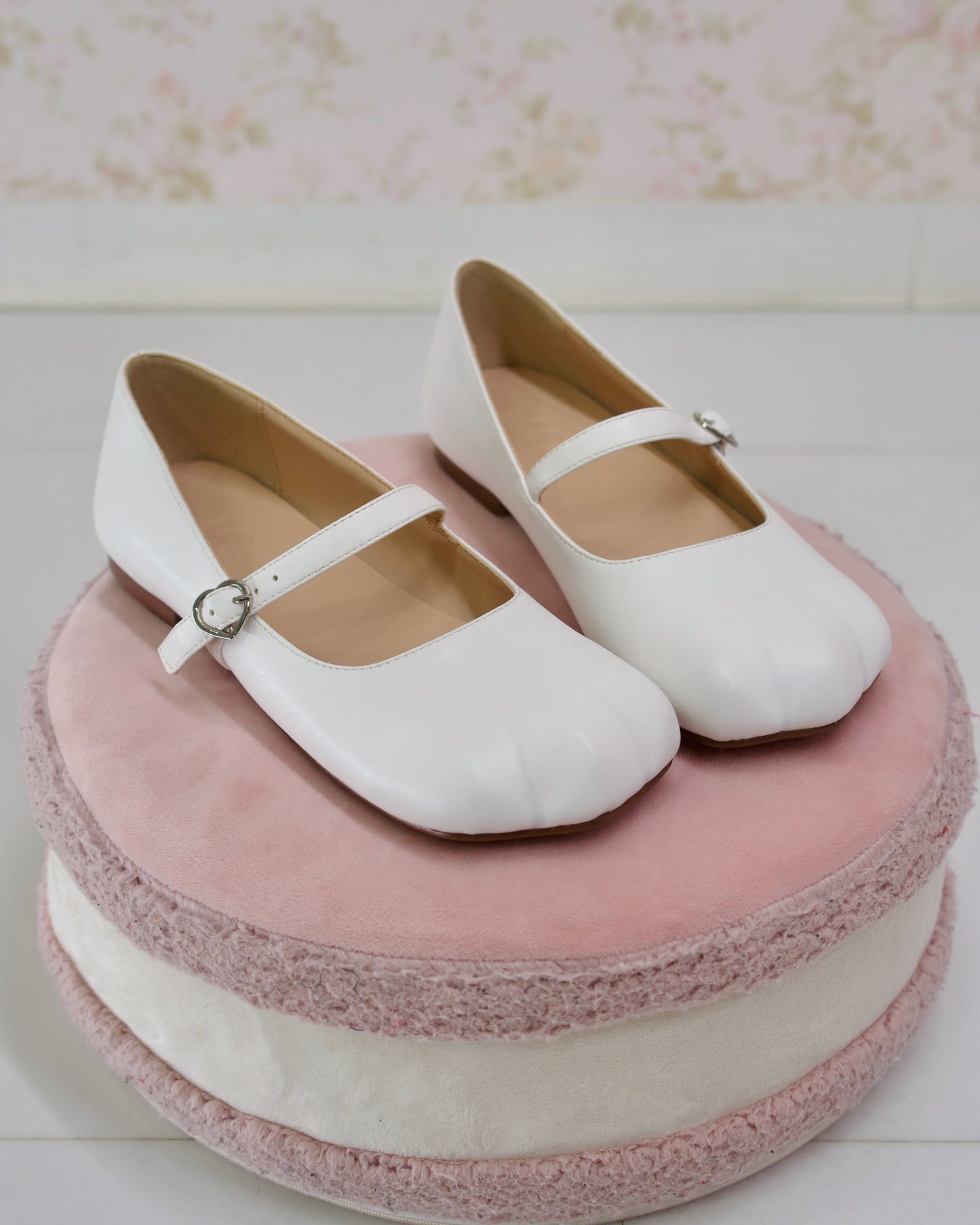 Kitty Flats White PREORDER