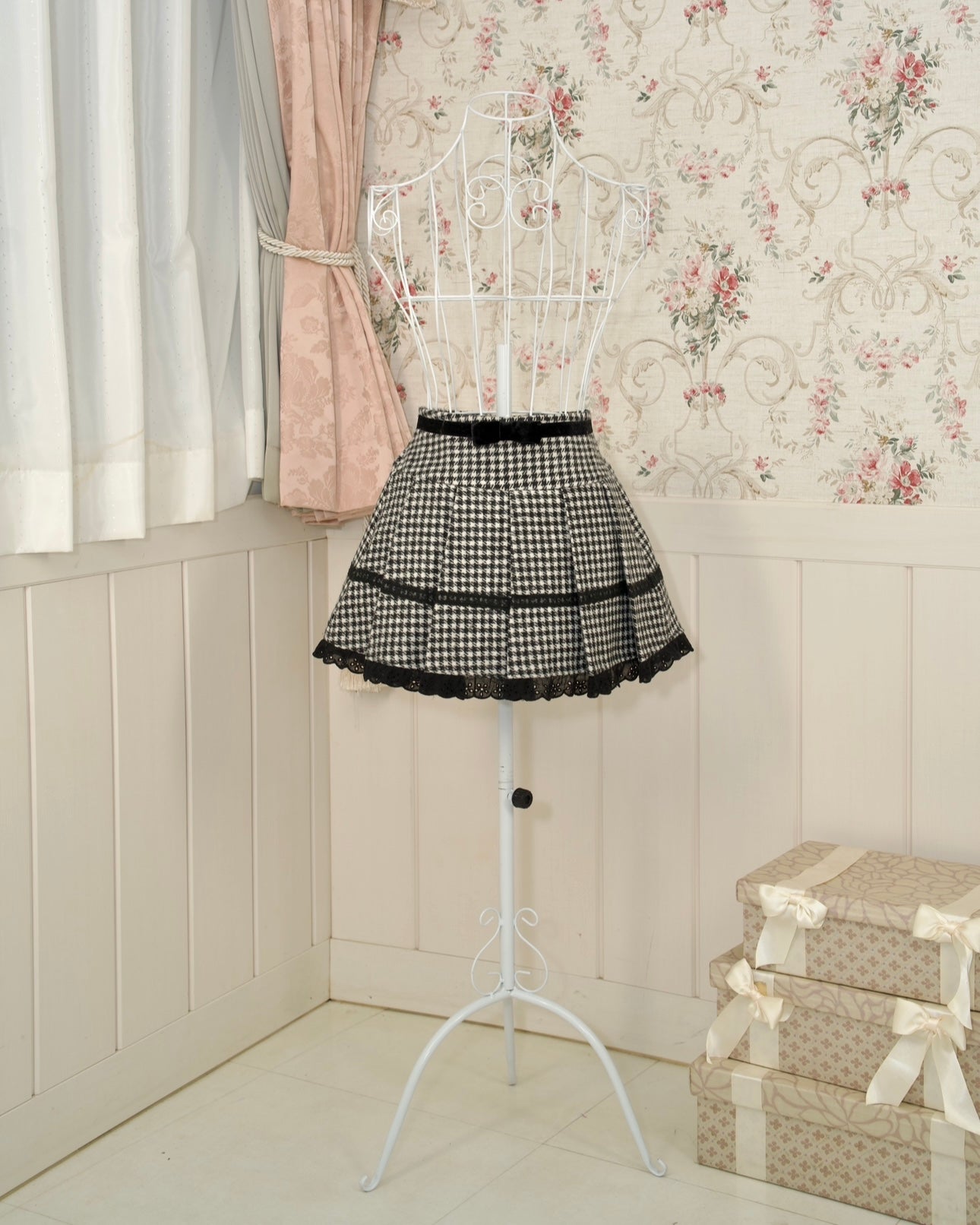 Prep School Idol Black Houndstooth Skirt