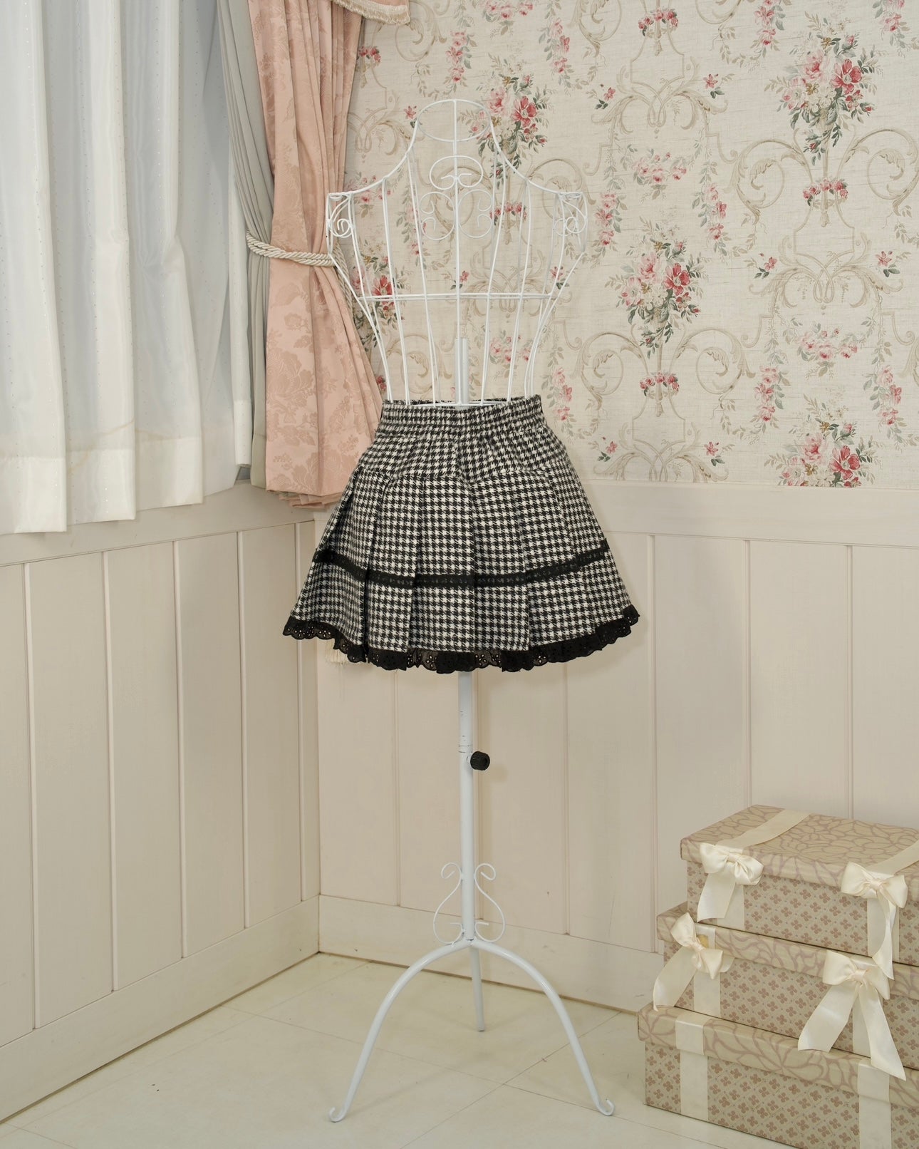 Prep School Idol Black Houndstooth Skirt