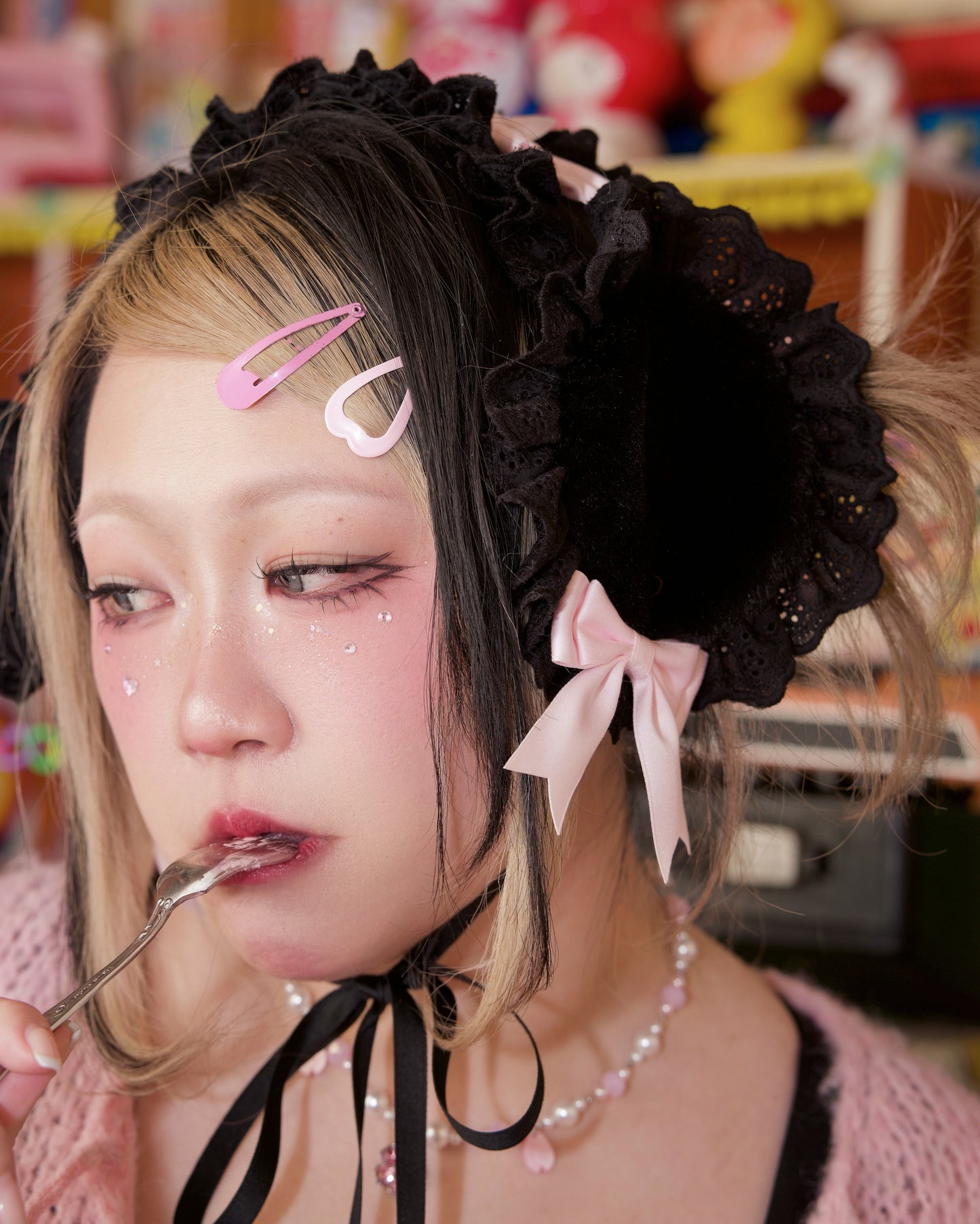 Winterbelle's Bow Ear Warmer - Black x Pink