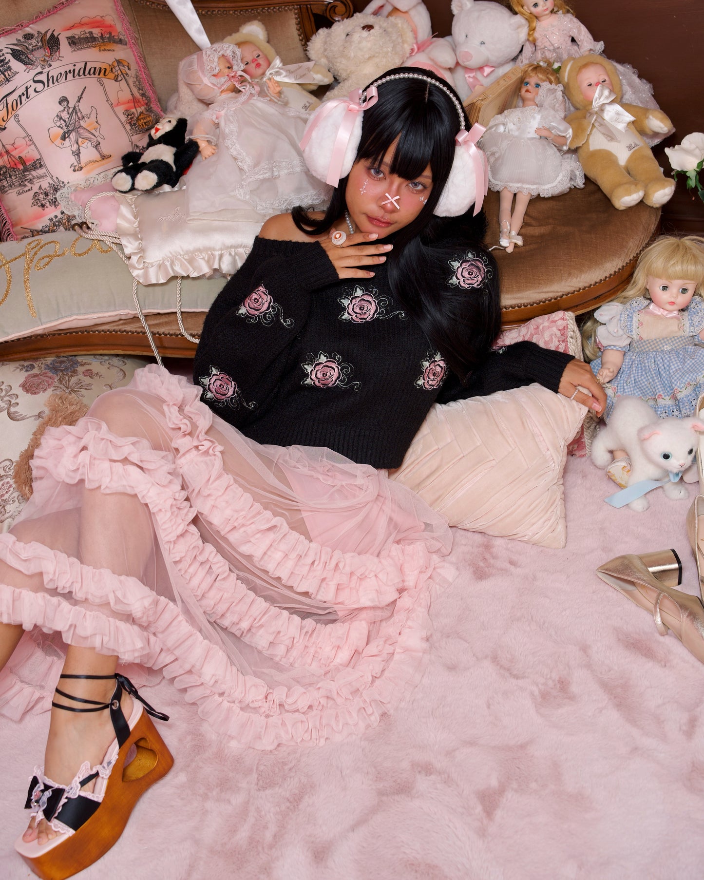 Dreamy Rose Off-Shoulder Jumper - Black // PREORDER