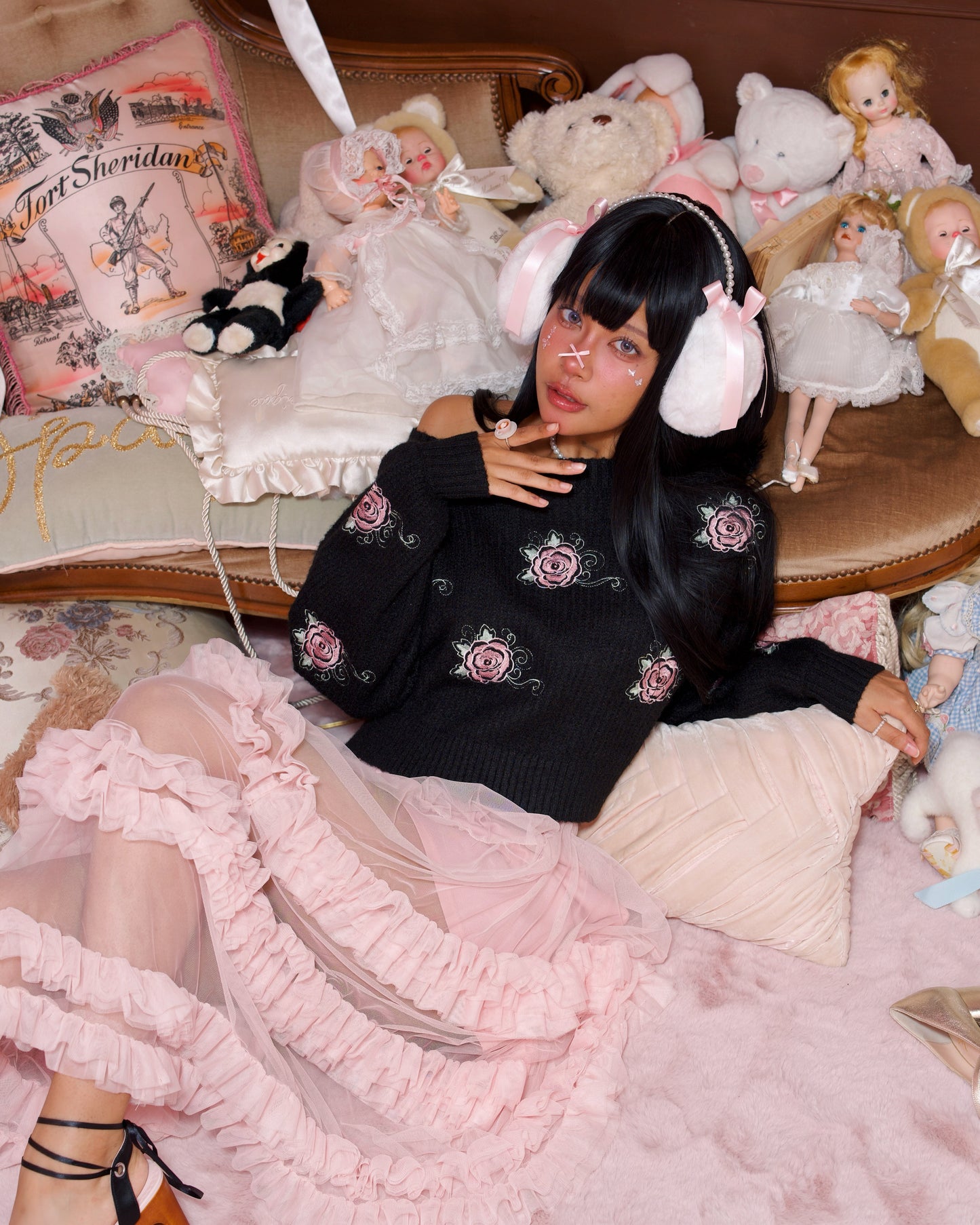 Dreamy Rose Off-Shoulder Jumper - Black // PREORDER